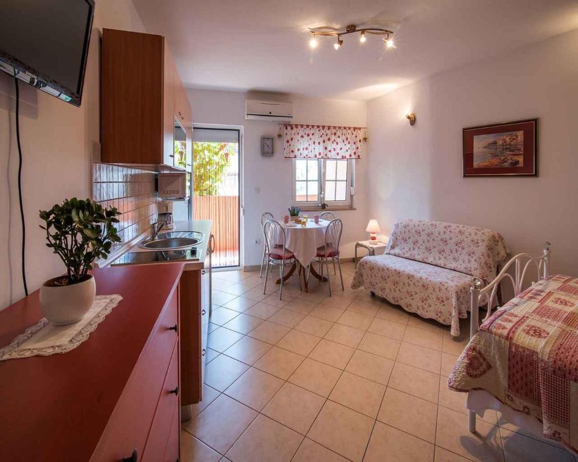 Apartments In Vrbnik/Insel Krk 13597 Exterior photo